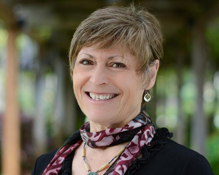 Tracey Kahan