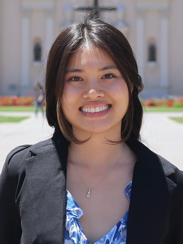 Jasmine Vu headshot