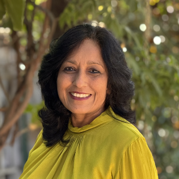 Abha Singhv headshot